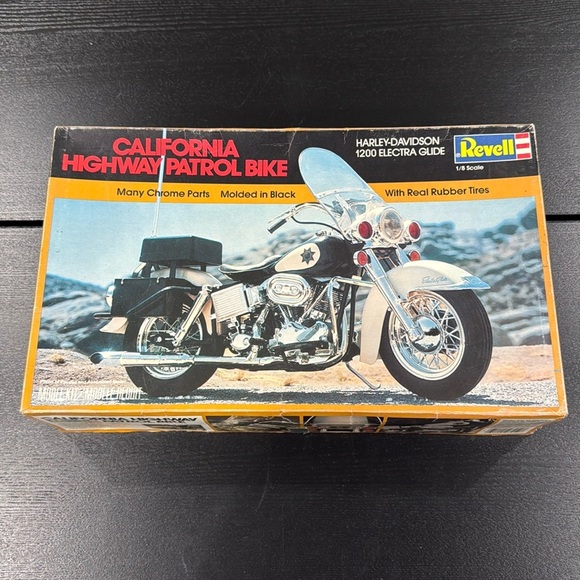 Harley-Davidson Vintage Revell California Highway Patrol Model Motorcycle Kit - Picture 1 of 7